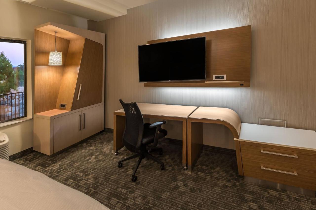 Hotel Courtyard By Marriott Downtown/riverfront