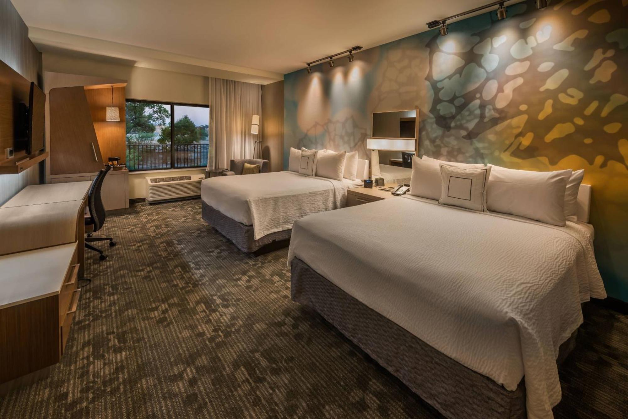 Courtyard By Marriott Downtown/riverfront