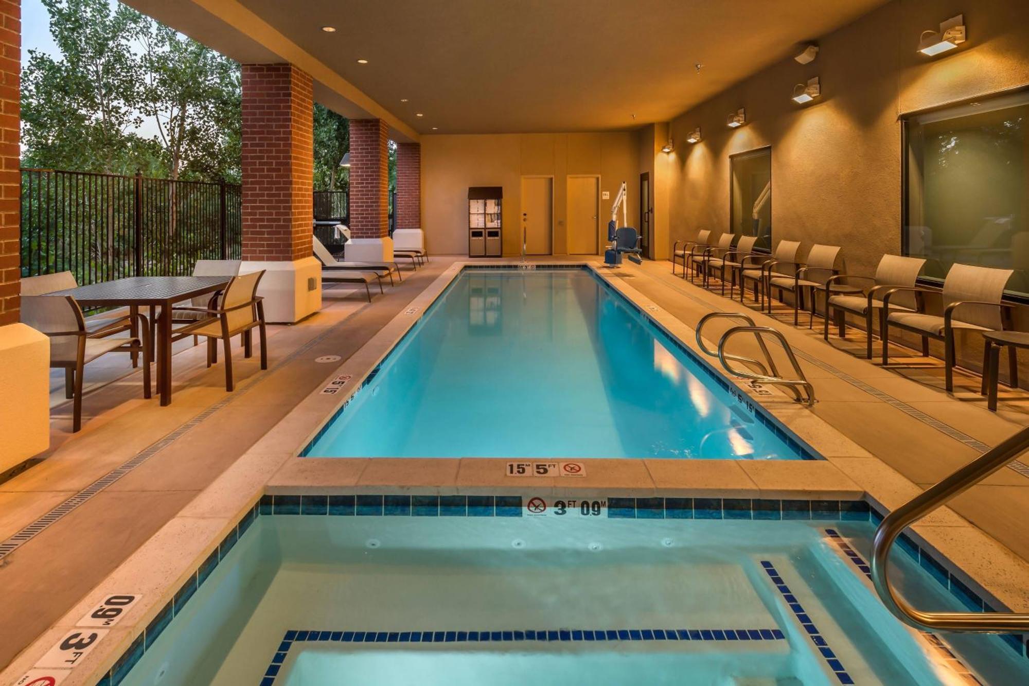 Courtyard By Marriott Downtown/riverfront Hotel 3*