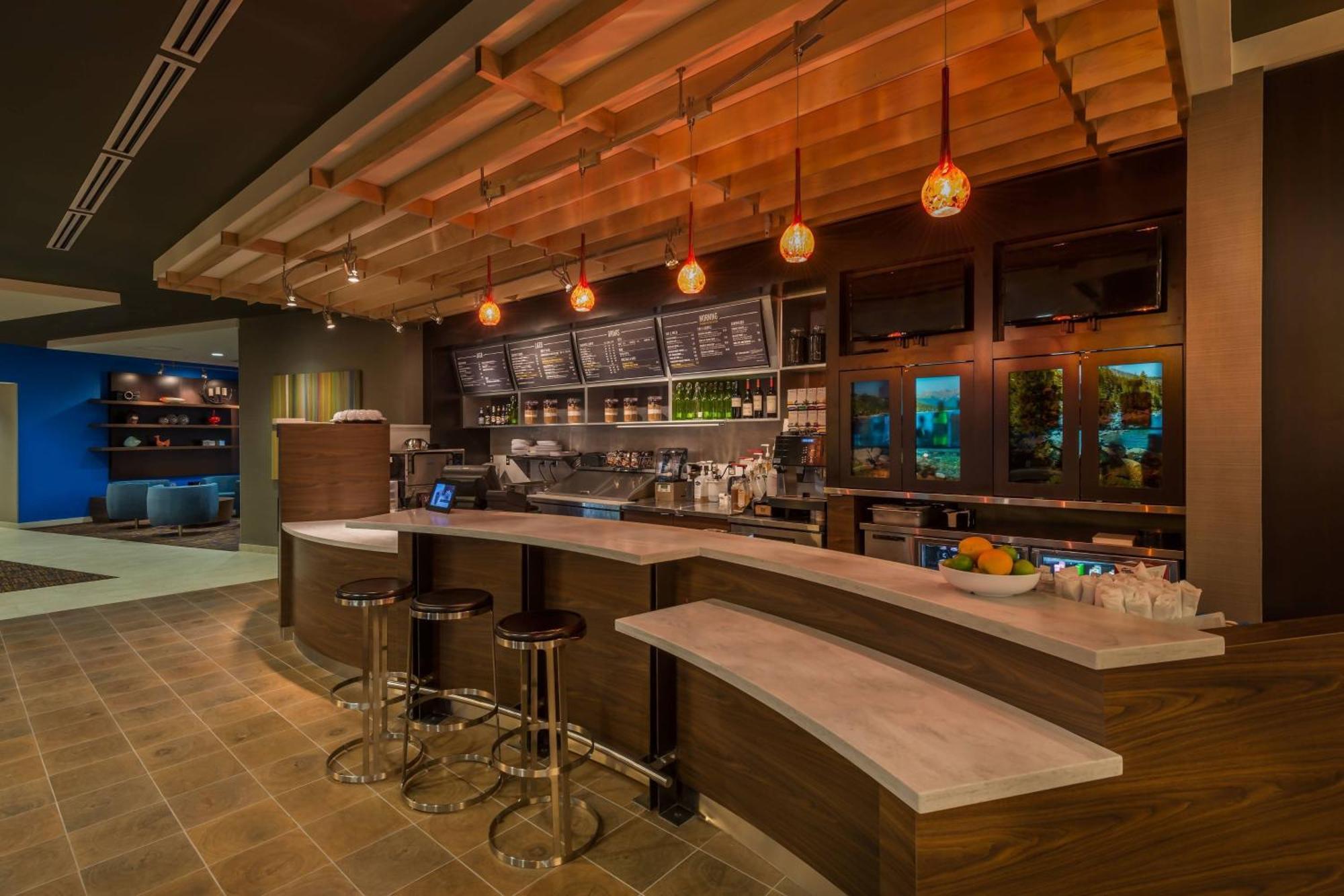 Hotel Courtyard By Marriott Downtown/riverfront 3*