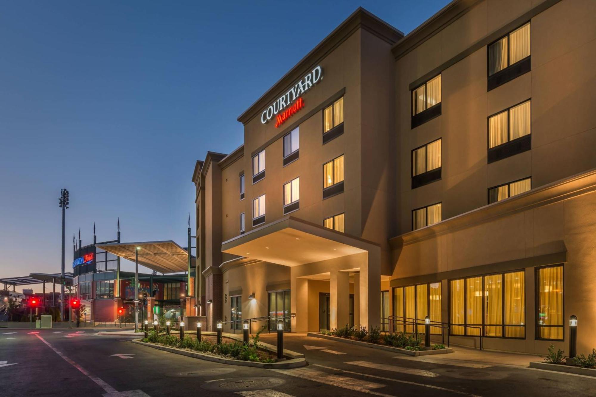 Hotel Courtyard By Marriott Downtown/riverfront 3*